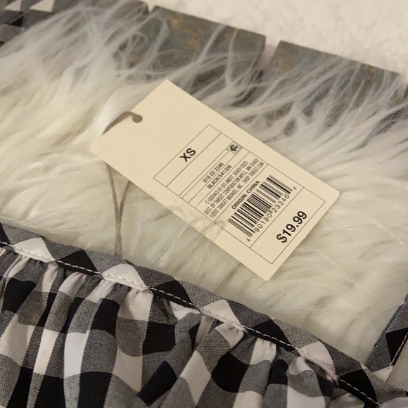 Black/white Gingham ruffle tank ❤️ - Picture 4 of 6